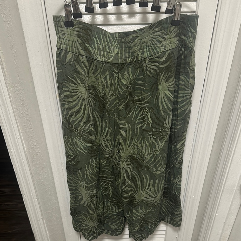 Green Leaf Print Capri